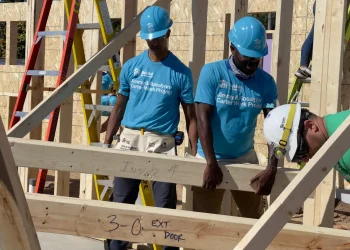 کشور باید مانند جیمی کارتر خانه و جامعه بسازد